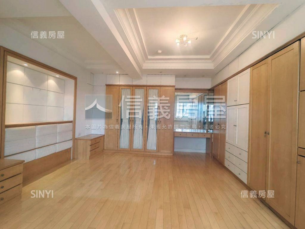 中正巨星˙４房雙車位房屋室內格局與周邊環境