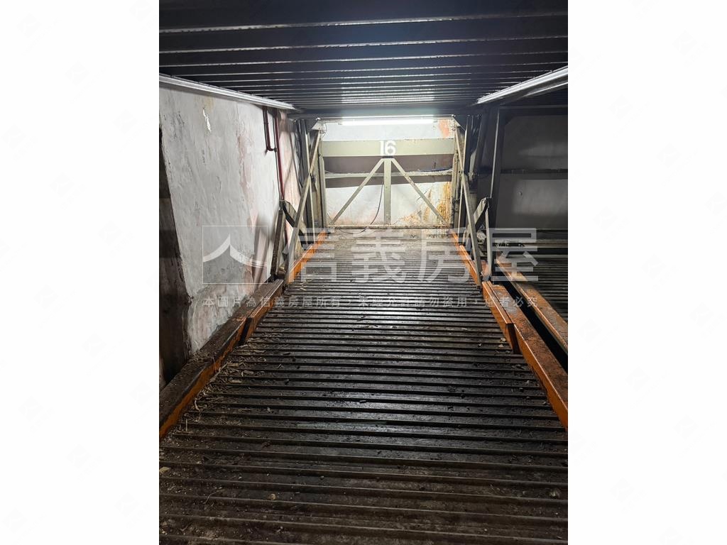 電梯精美裝潢＋車位房屋室內格局與周邊環境