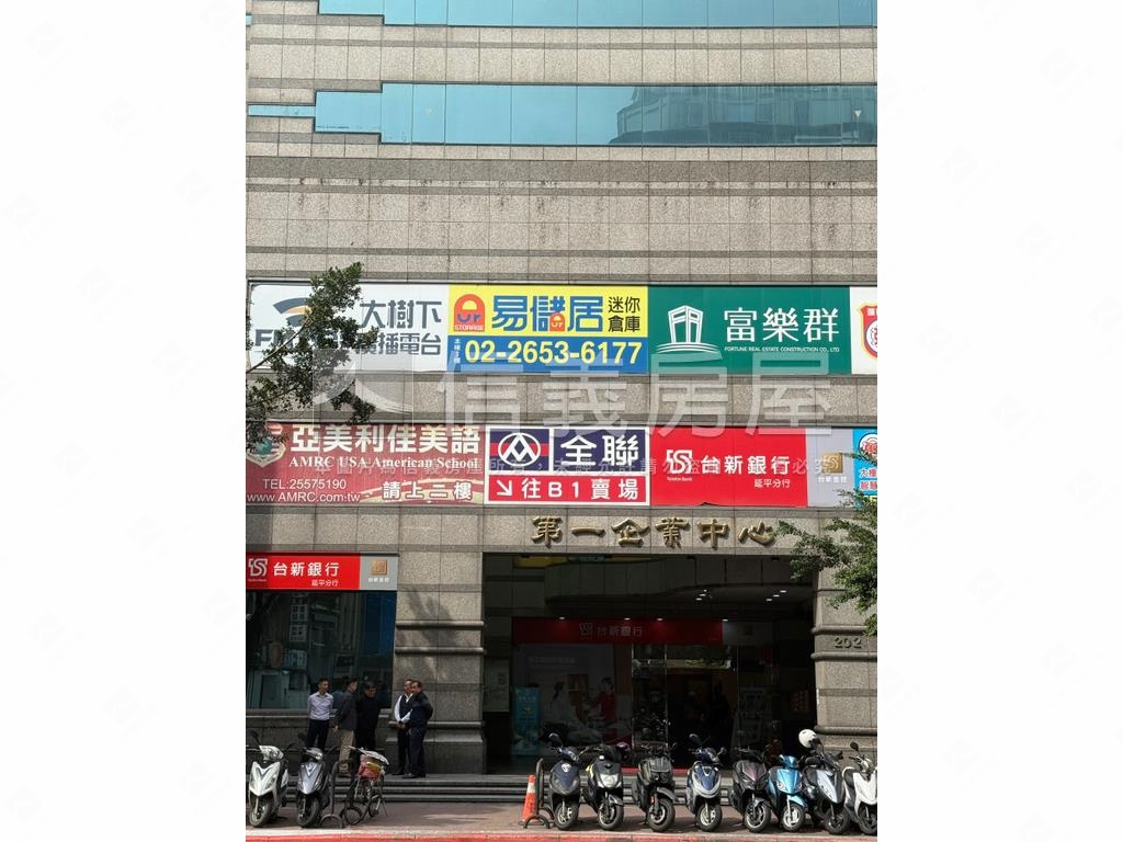 電梯精美裝潢＋車位房屋室內格局與周邊環境