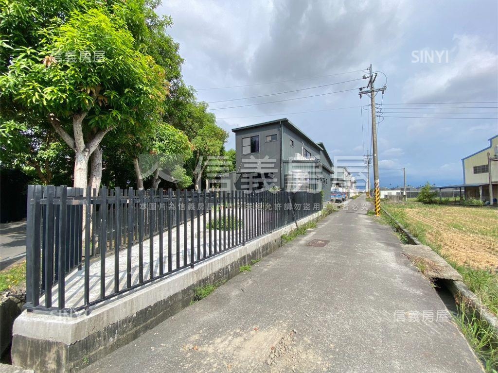 近草屯交流道鋼造農舍房屋室內格局與周邊環境