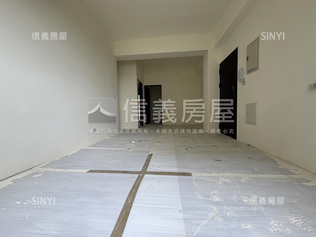 平轉誠售朝東南電梯３房房屋室內格局與周邊環境