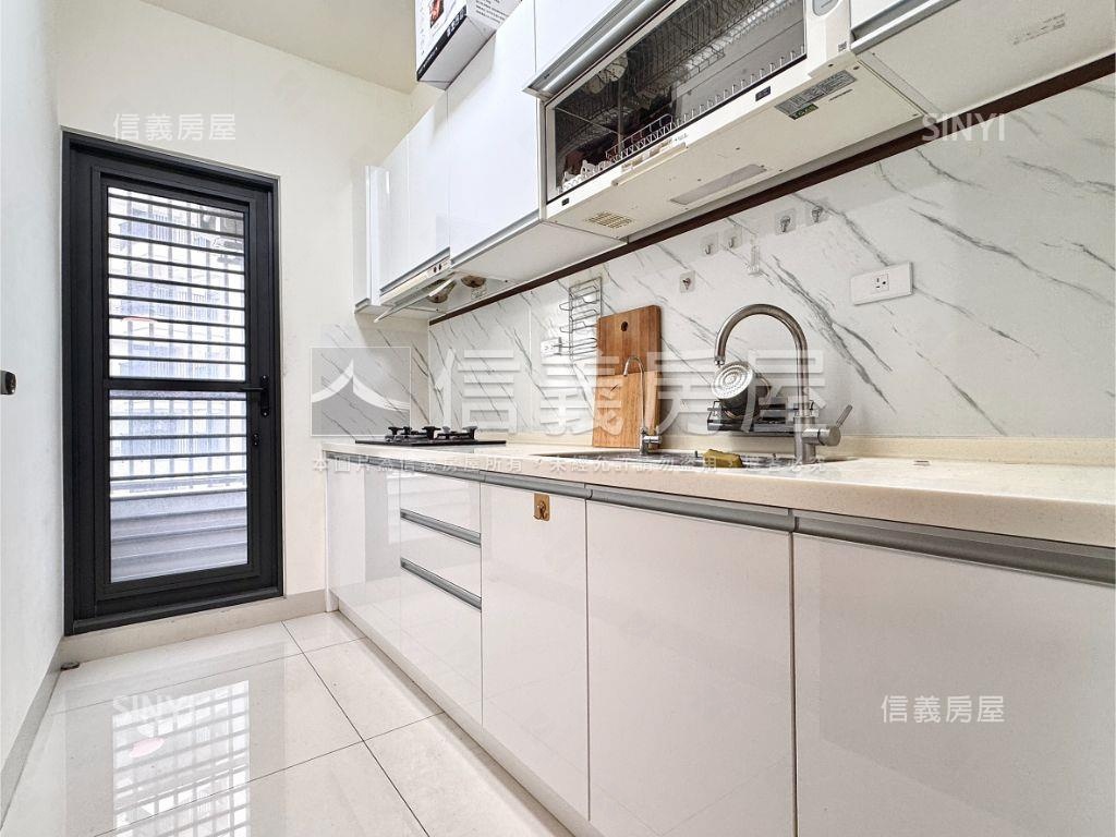 蛋黃區輕屋齡三房平車房屋室內格局與周邊環境