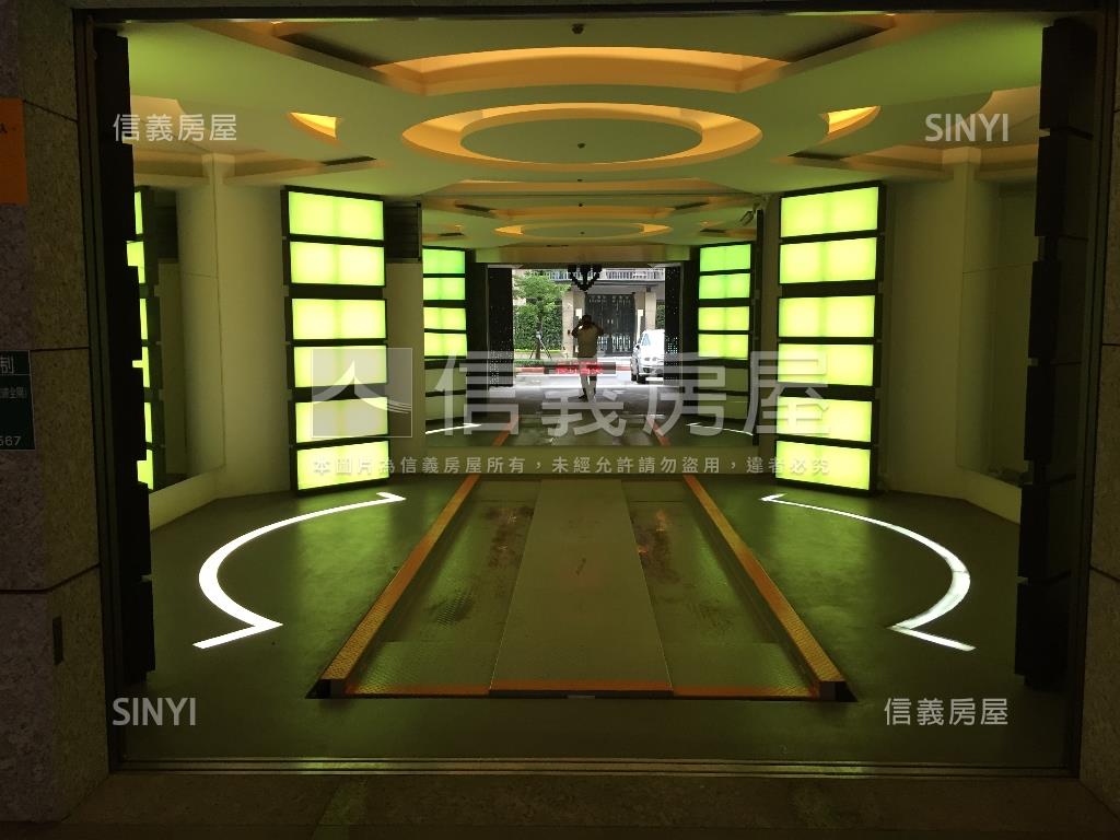 長虹菁英｜近捷運高樓２房房屋室內格局與周邊環境