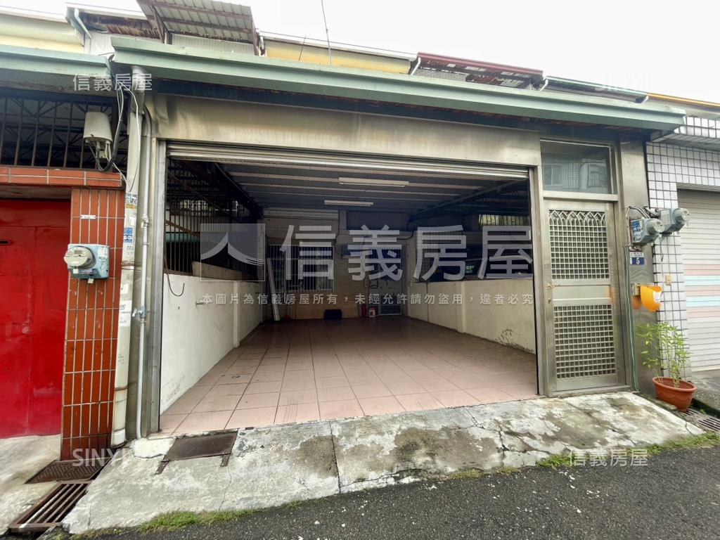 大面寬前院車庫別墅房屋室內格局與周邊環境
