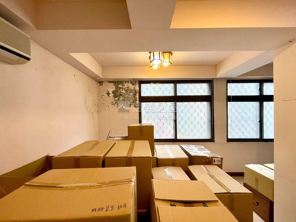 士東路角窗透天★可自地建房屋室內格局與周邊環境