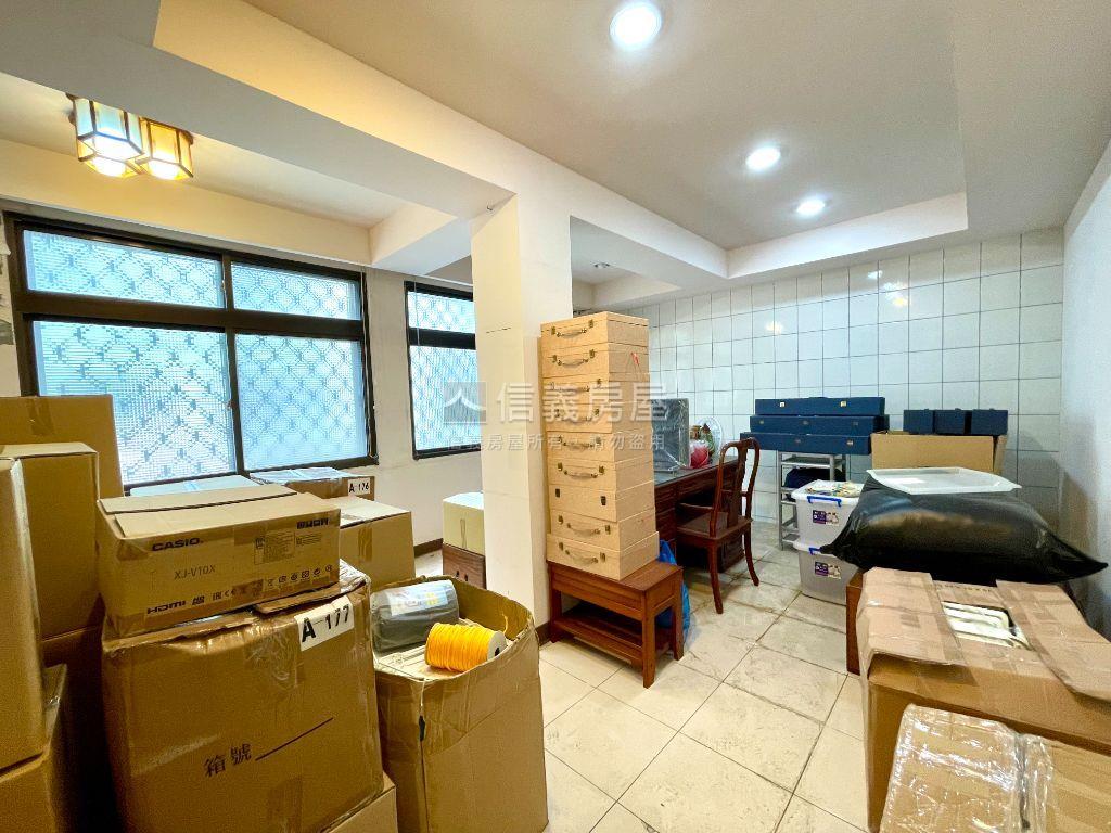士東路角窗透天★可自地建房屋室內格局與周邊環境