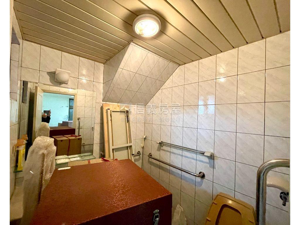 士東路角窗透天★可自地建房屋室內格局與周邊環境