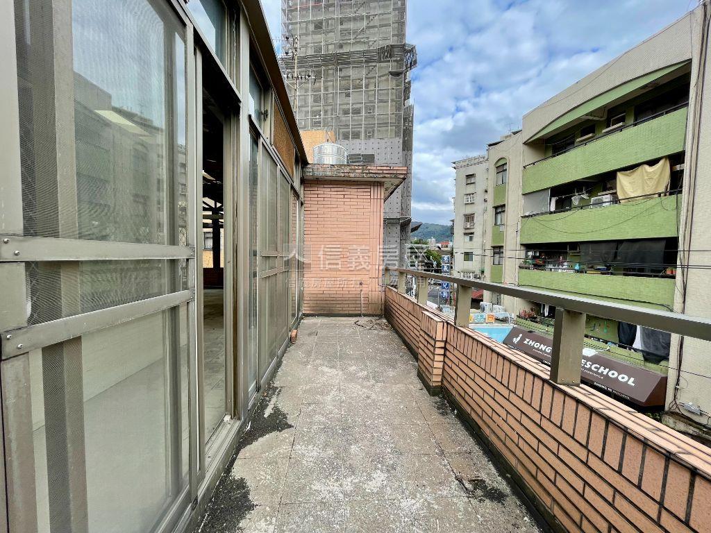 士東路角窗透天★可自地建房屋室內格局與周邊環境