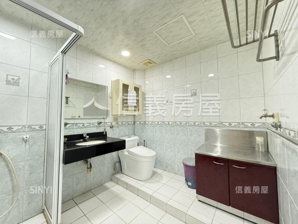 美妝國慶•三面採光寓所房屋室內格局與周邊環境