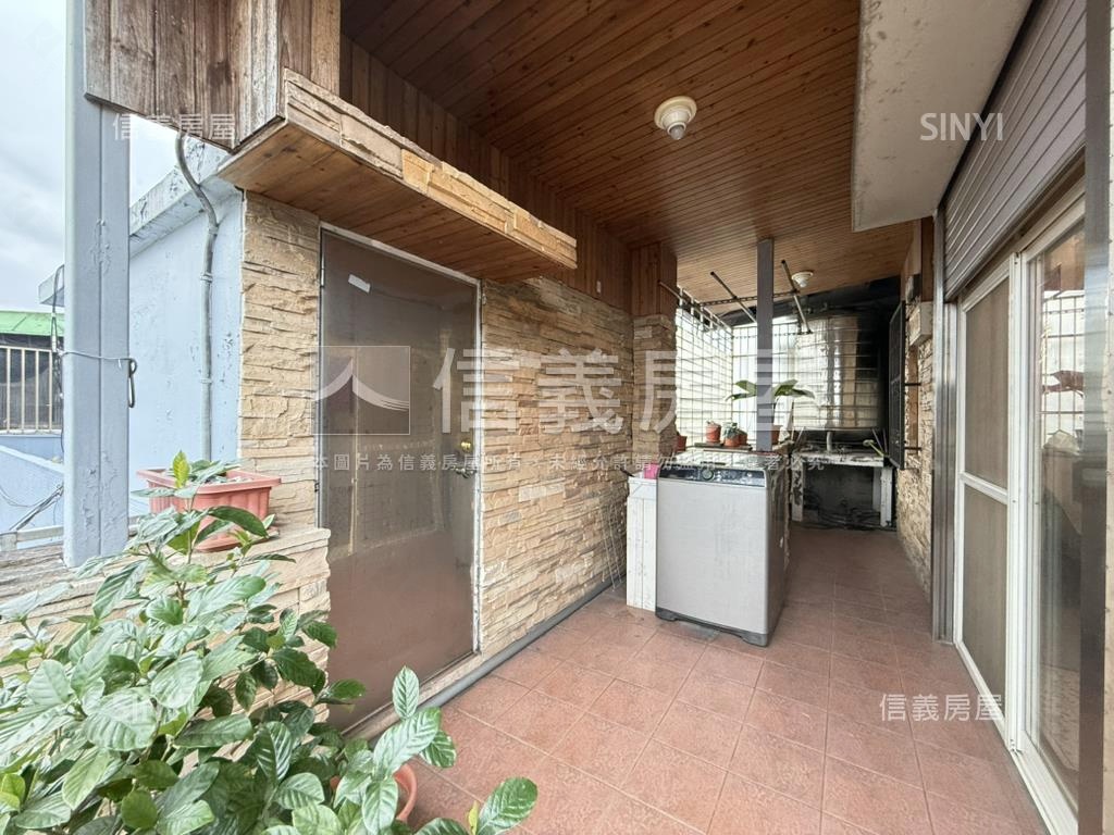 美妝國慶•三面採光寓所房屋室內格局與周邊環境