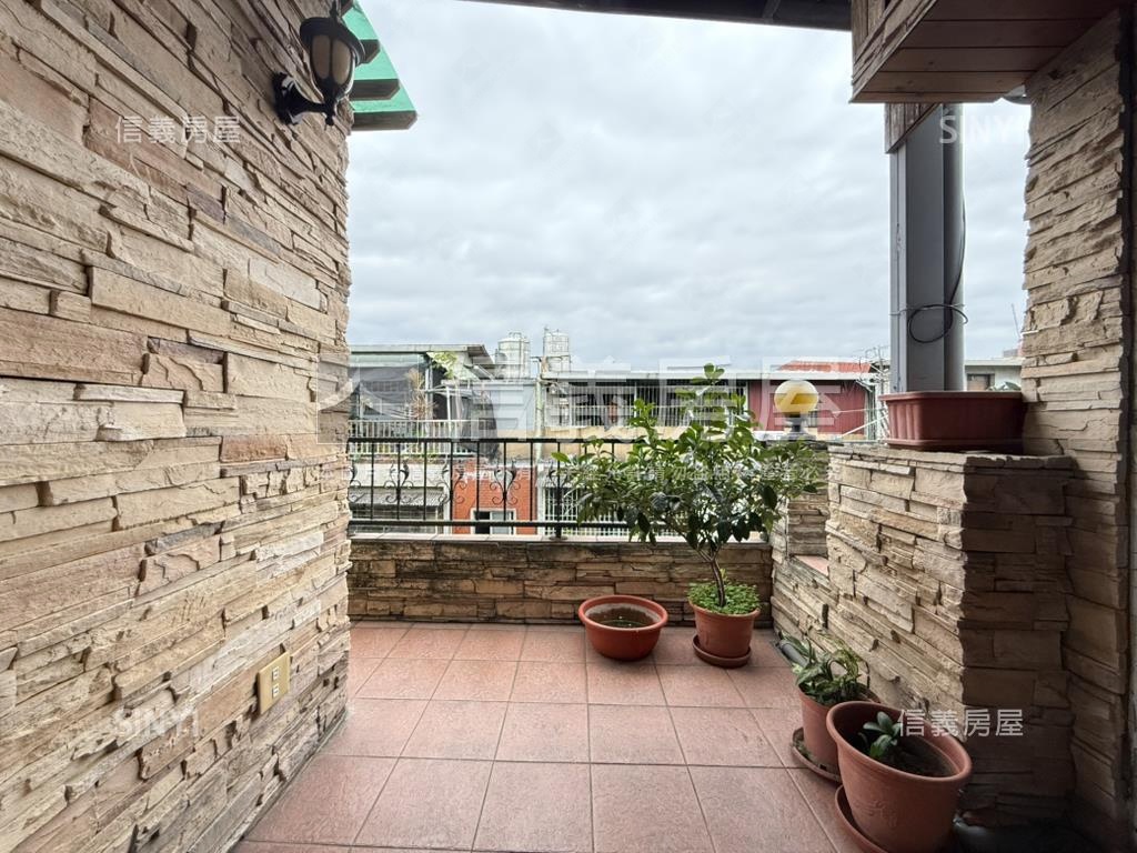 美妝國慶•三面採光寓所房屋室內格局與周邊環境