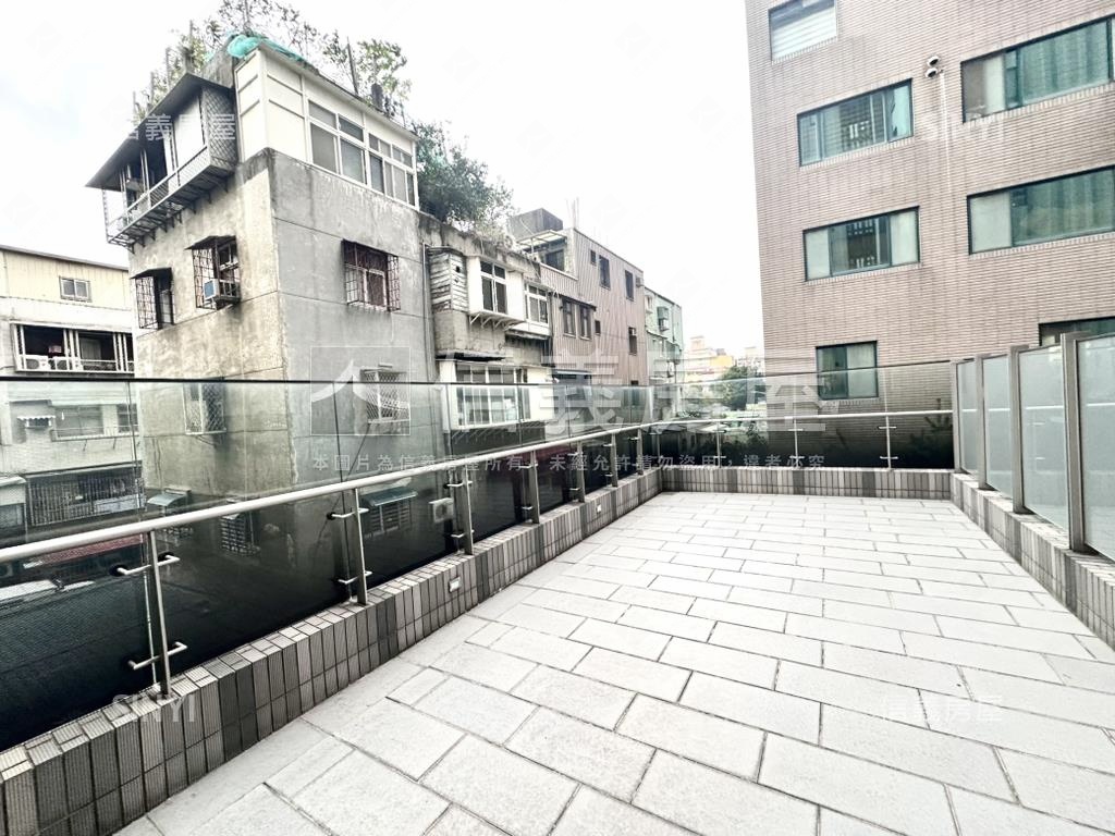 璞園樸石露臺戶兩房車位房屋室內格局與周邊環境