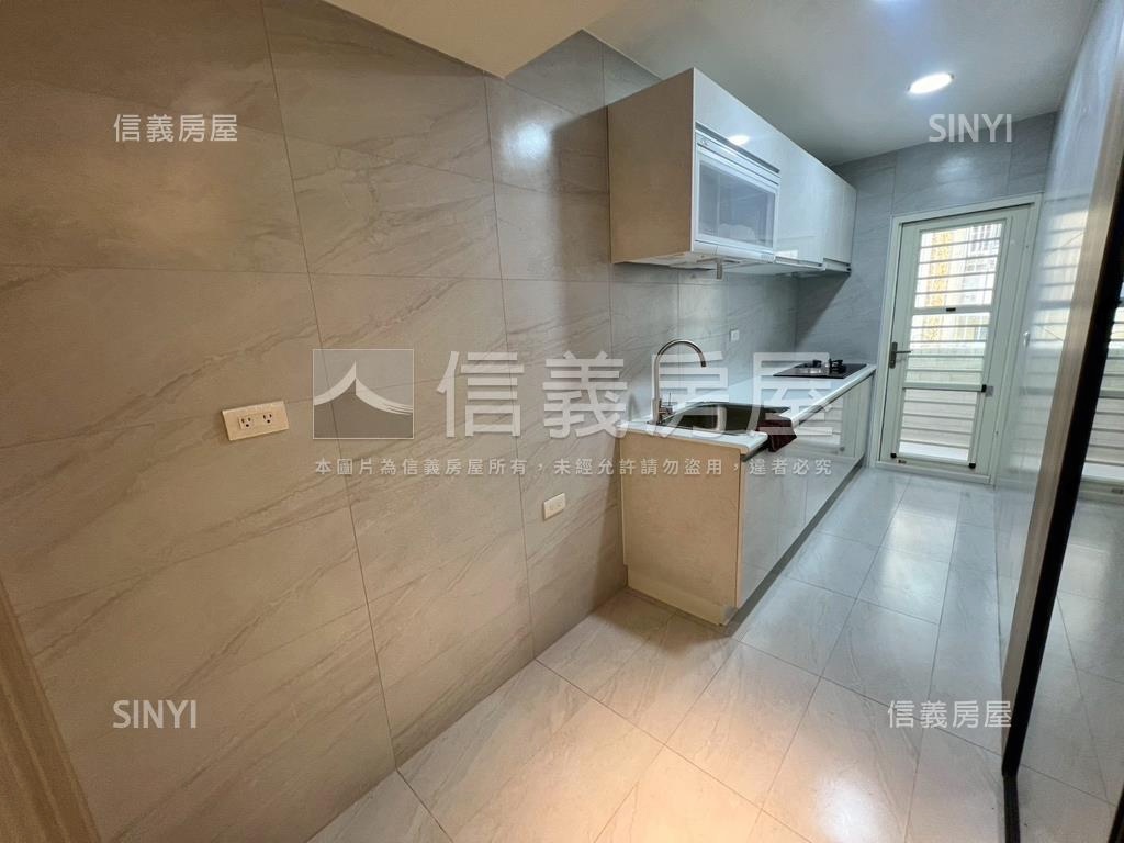 近衛武營奶油鳳美寓房屋室內格局與周邊環境