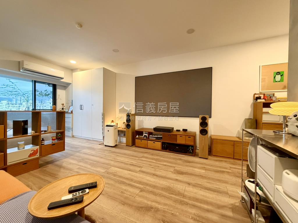 城市奢華精品電梯宅房屋室內格局與周邊環境
