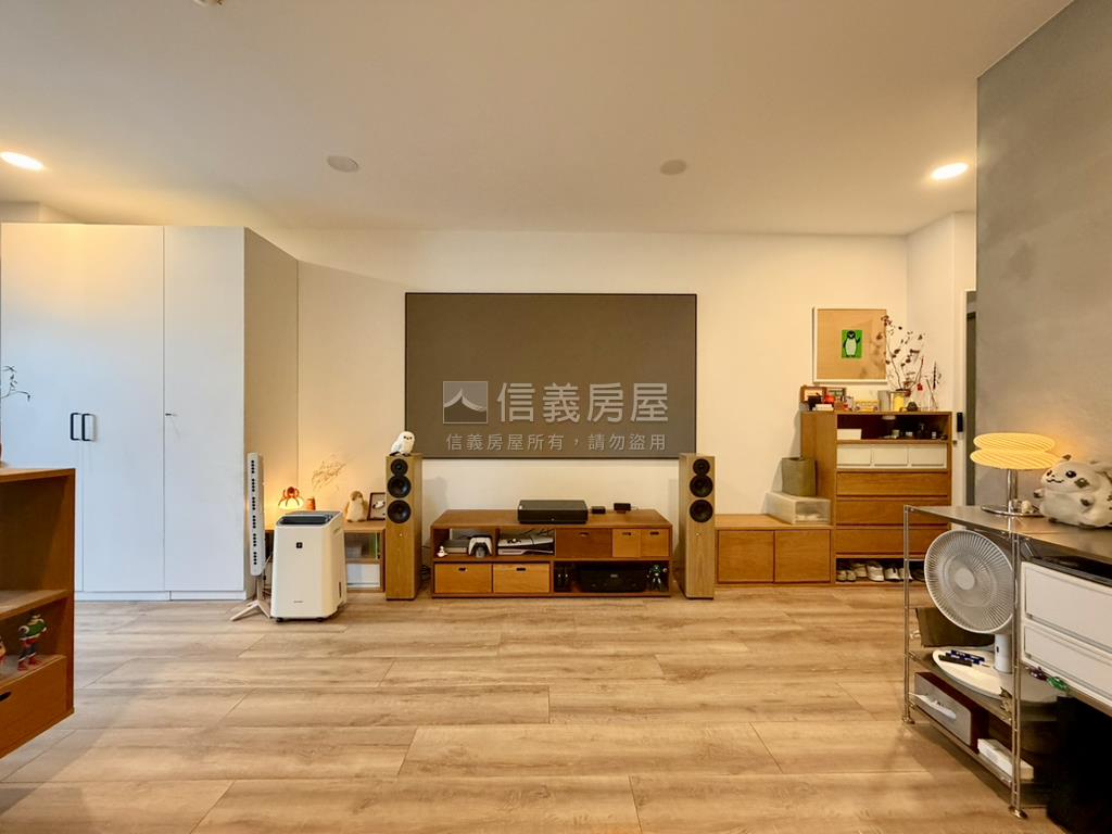 城市奢華精品電梯宅房屋室內格局與周邊環境