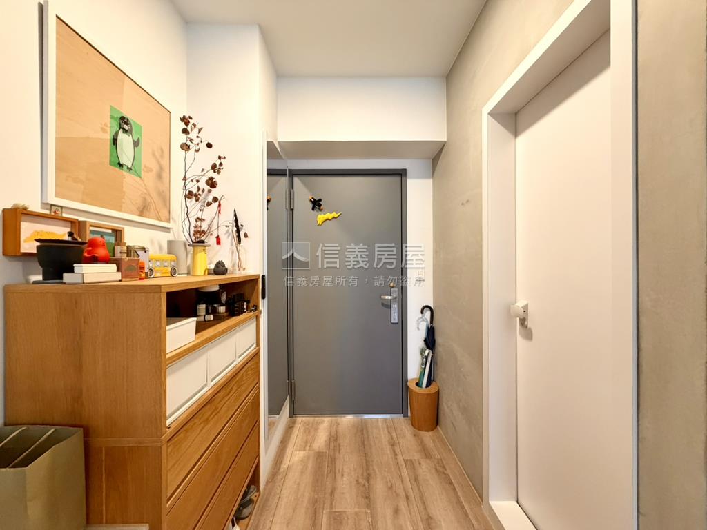 城市奢華精品電梯宅房屋室內格局與周邊環境