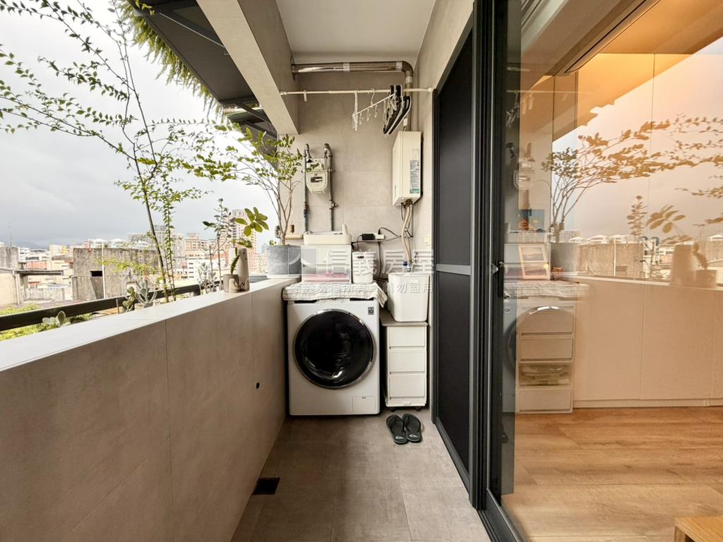 城市奢華精品電梯宅房屋室內格局與周邊環境