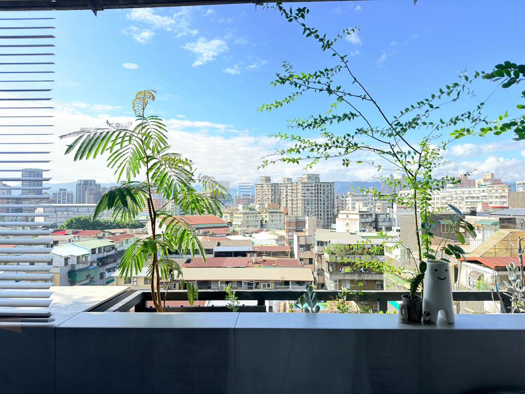 城市奢華精品電梯宅房屋室內格局與周邊環境