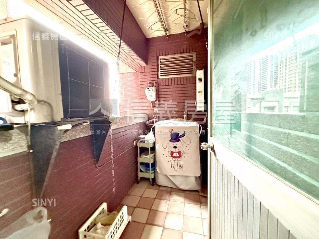 荷蘭面球場三房平車房屋室內格局與周邊環境