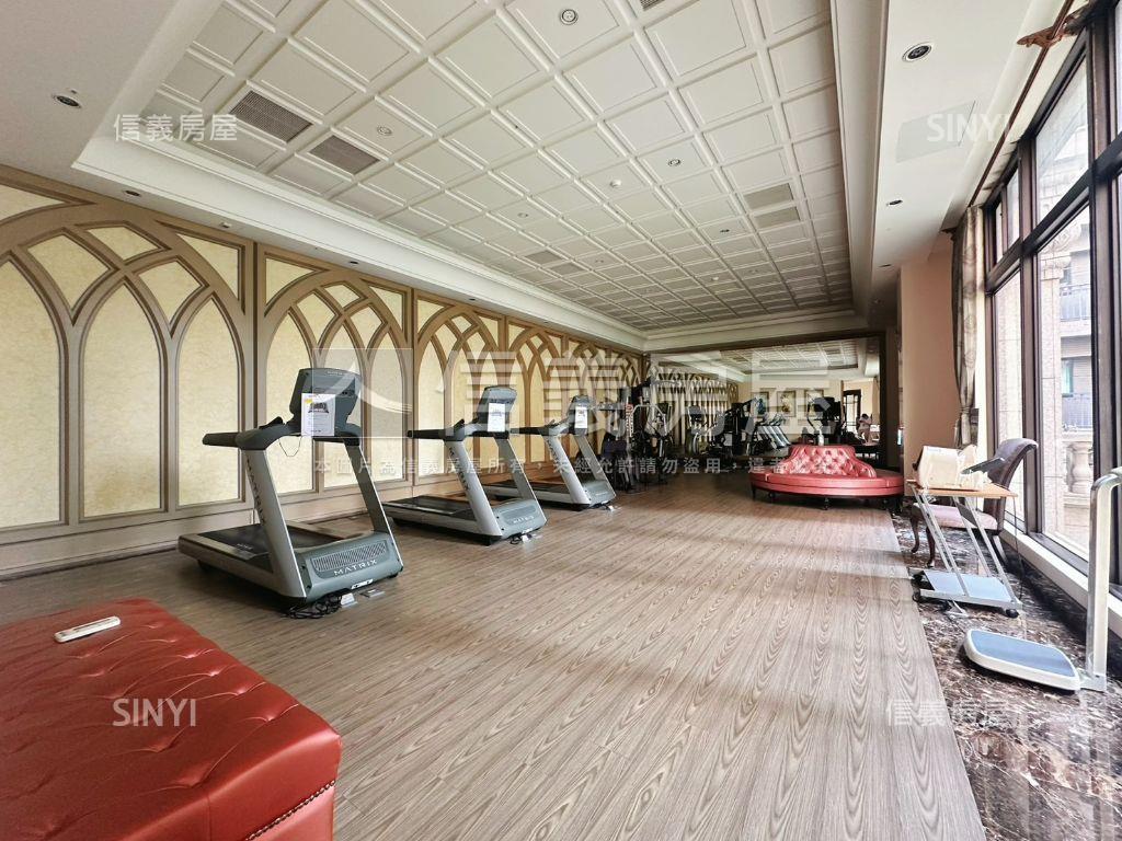 中悅皇苑次頂樓視野美宅房屋室內格局與周邊環境