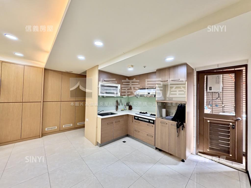 近Ｇ０４歐洲學苑次頂樓房屋室內格局與周邊環境