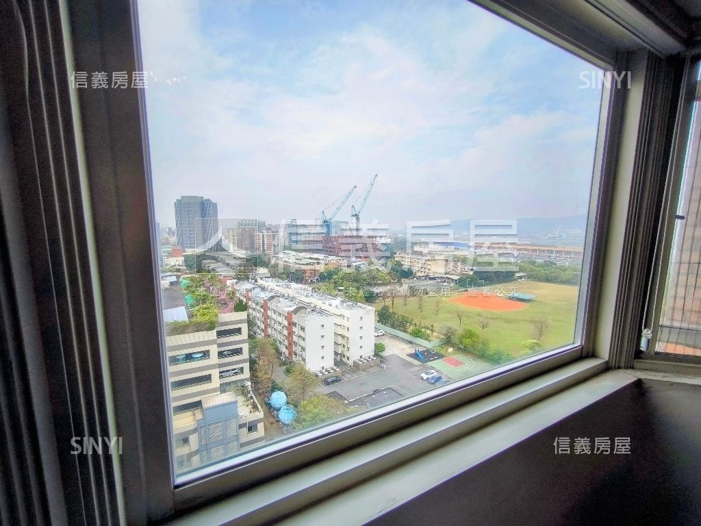 敦煌景觀樓中樓有車位房屋室內格局與周邊環境