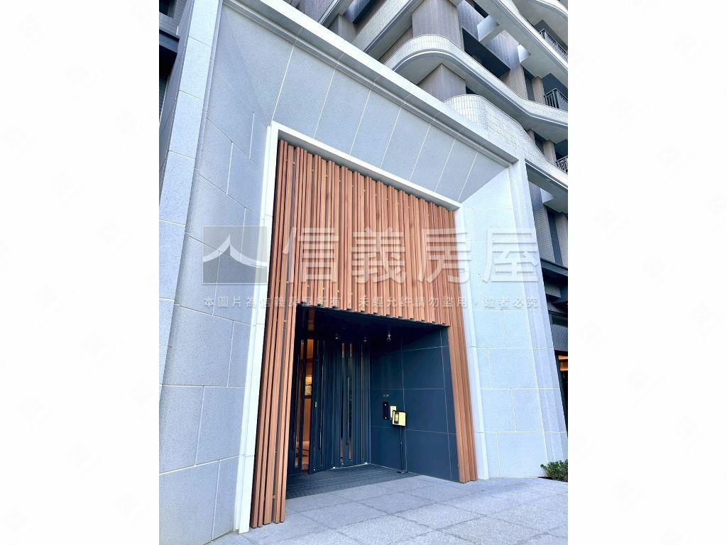 心之所向高樓山景柱邊車位房屋室內格局與周邊環境