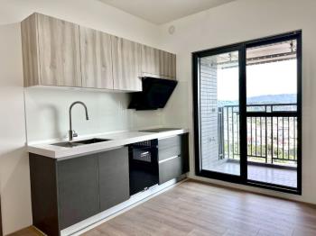 先看！！高樓山景柱邊車位