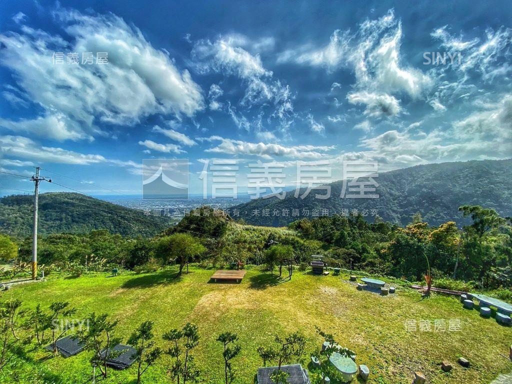 豪華夜景露營地房屋室內格局與周邊環境