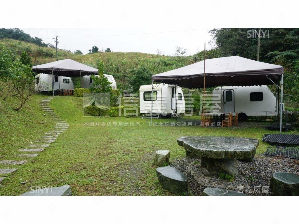 豪華夜景露營地房屋室內格局與周邊環境