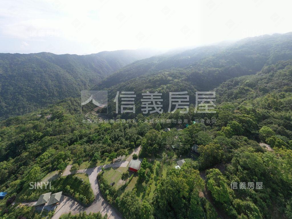 豪華夜景露營地房屋室內格局與周邊環境