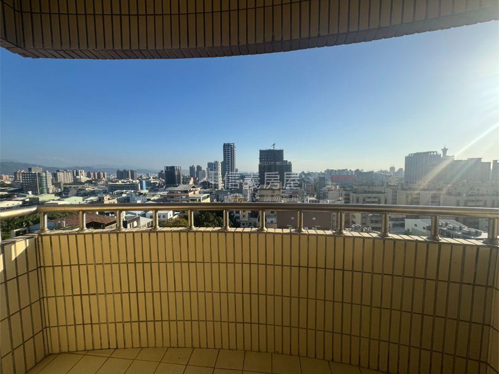 東區稀有朝南視野戶房屋室內格局與周邊環境