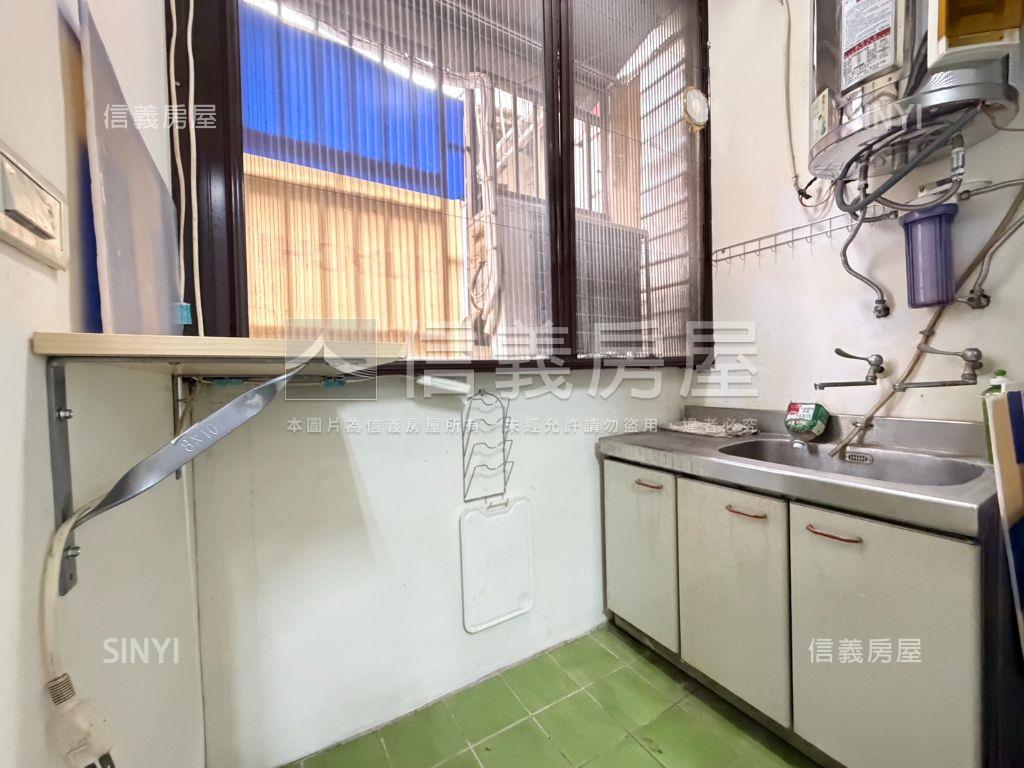 低總價台元溫馨質感套房房屋室內格局與周邊環境