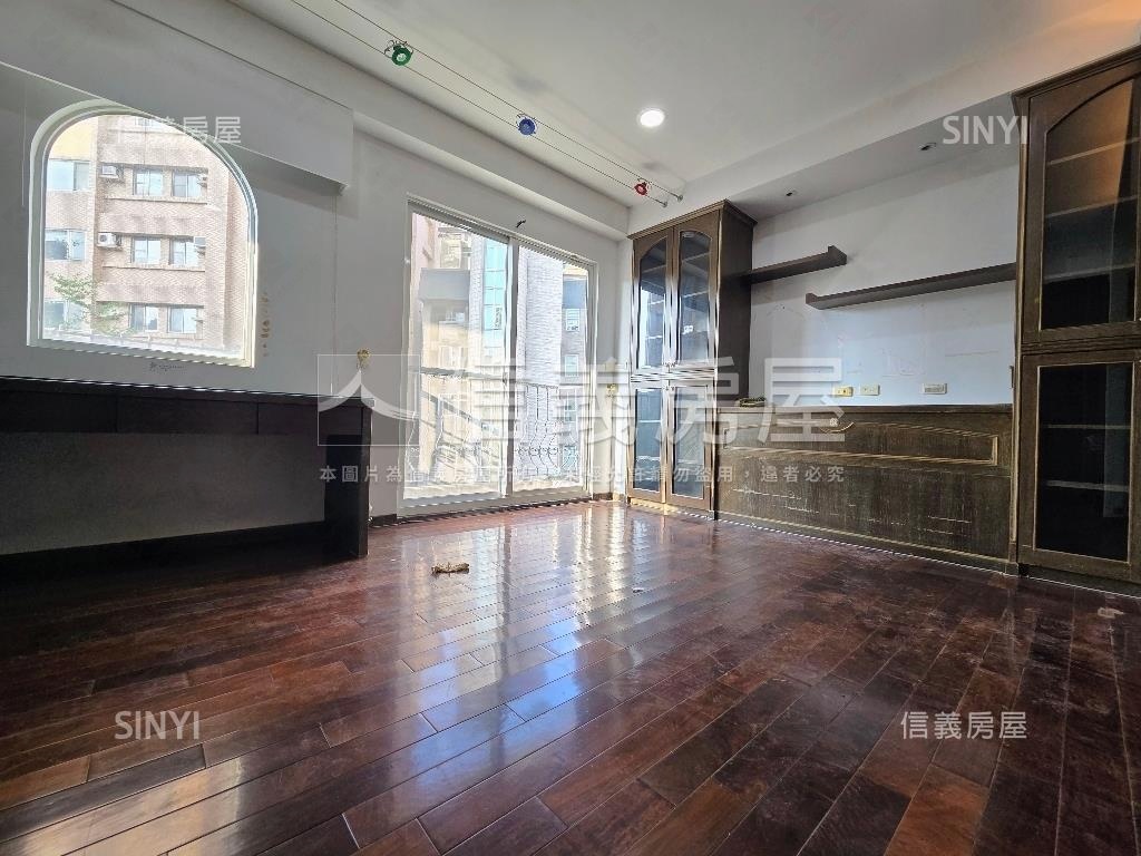 樹景歐鄉別墅近捷運房屋室內格局與周邊環境