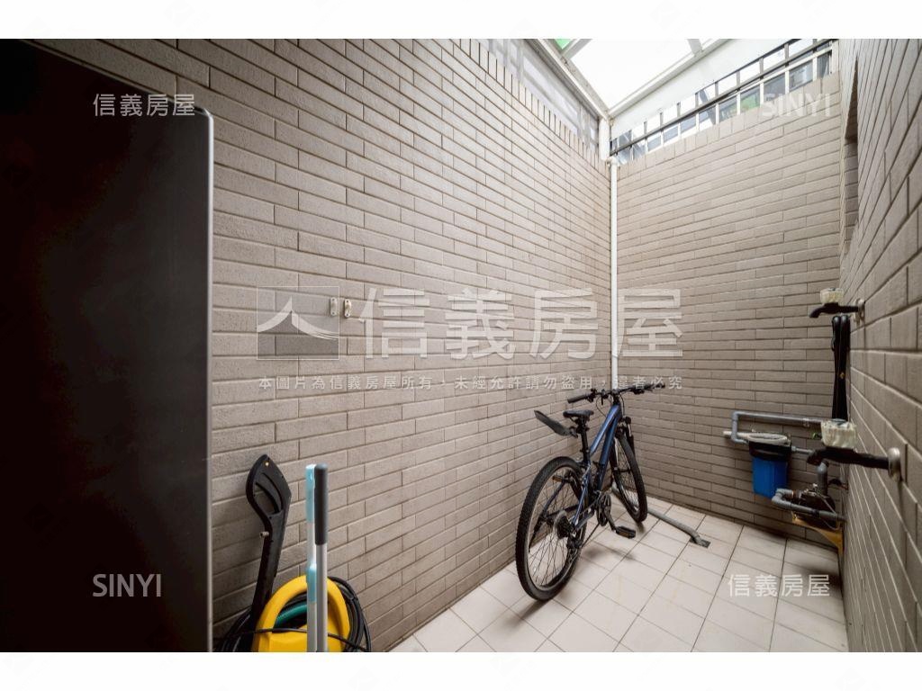 近東區敦煌瑞邑面寬雙車墅房屋室內格局與周邊環境