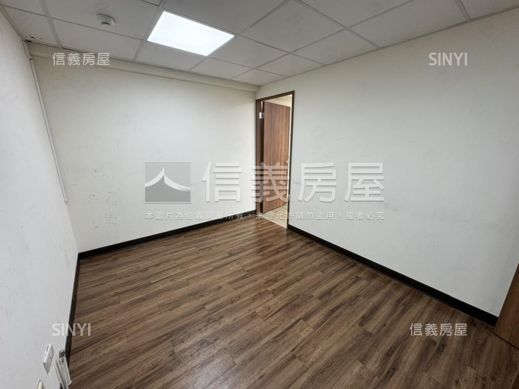 京華策略辦公大樓附車位房屋室內格局與周邊環境