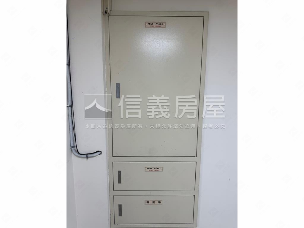 京華策略辦公大樓附車位房屋室內格局與周邊環境