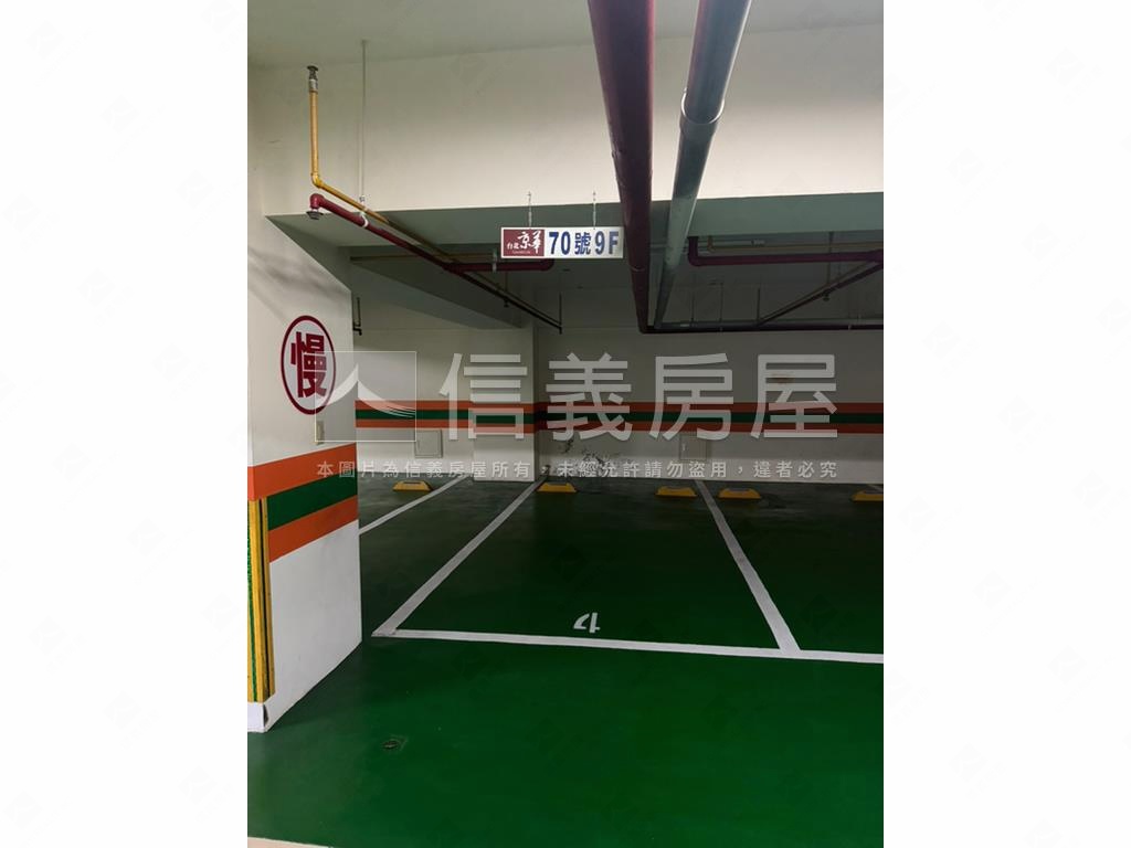 京華策略辦公大樓附車位房屋室內格局與周邊環境