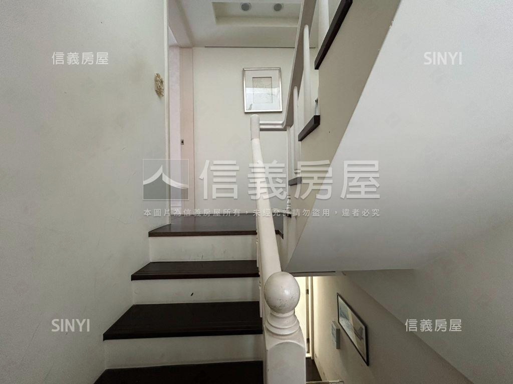法國小鎮透天別墅房屋室內格局與周邊環境