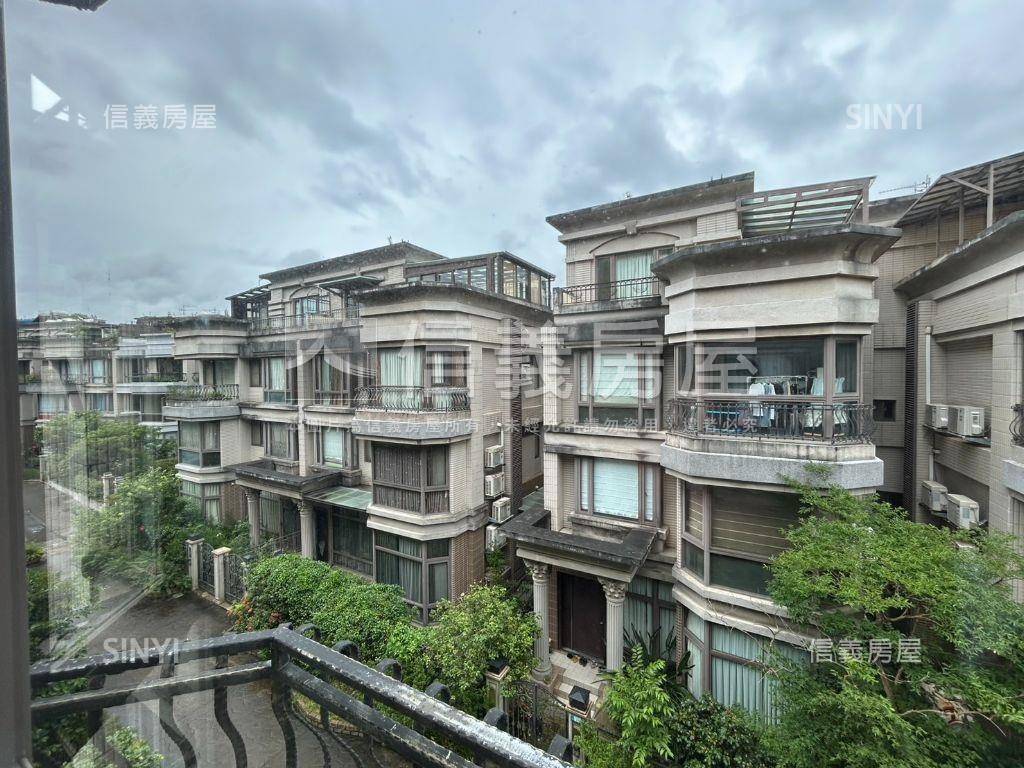 法國小鎮透天別墅房屋室內格局與周邊環境