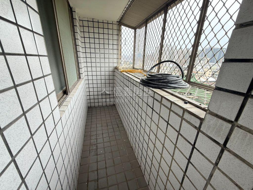 專任漢武第三房美宅視野戶房屋室內格局與周邊環境