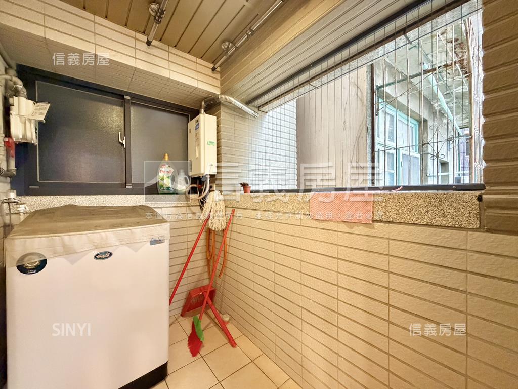 捷運｜電梯兩房兩衛帶車位房屋室內格局與周邊環境