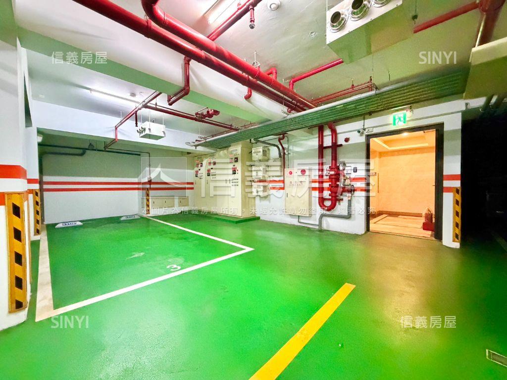捷運｜電梯兩房兩衛帶車位房屋室內格局與周邊環境