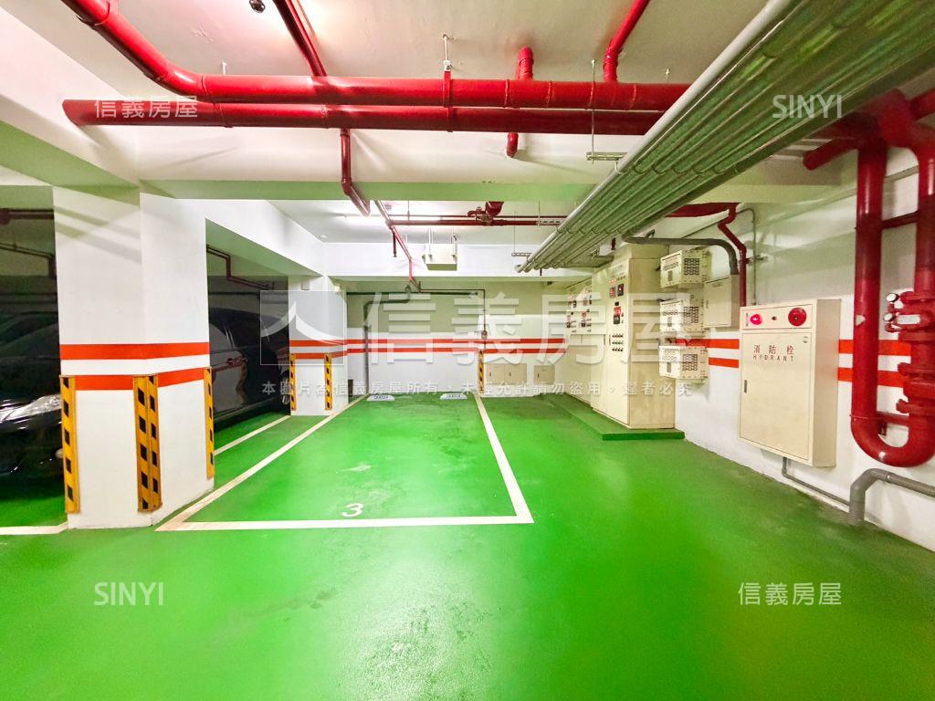 捷運｜電梯兩房兩衛帶車位房屋室內格局與周邊環境
