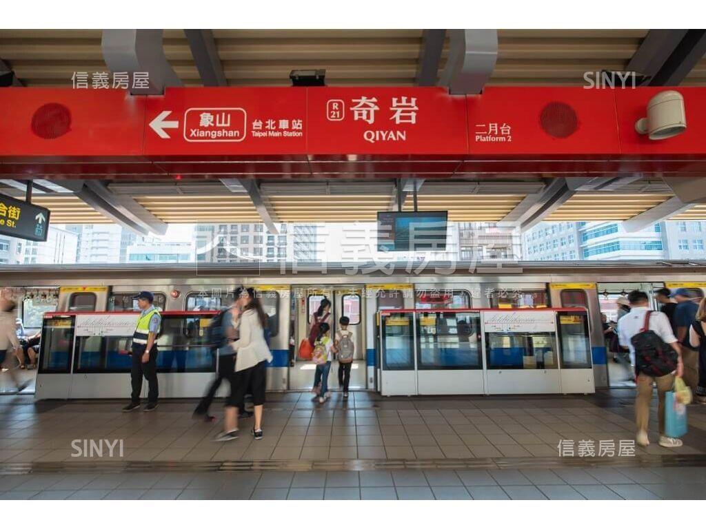 捷運｜電梯兩房兩衛帶車位房屋室內格局與周邊環境