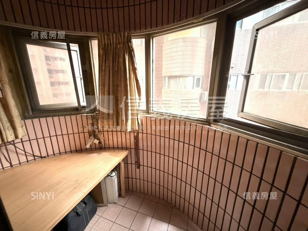 花園廣場雅致三房房屋室內格局與周邊環境