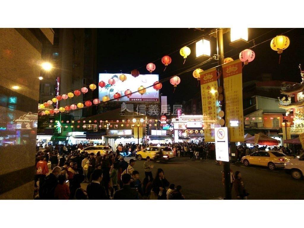饒河夜市廟口第一間透天房屋室內格局與周邊環境