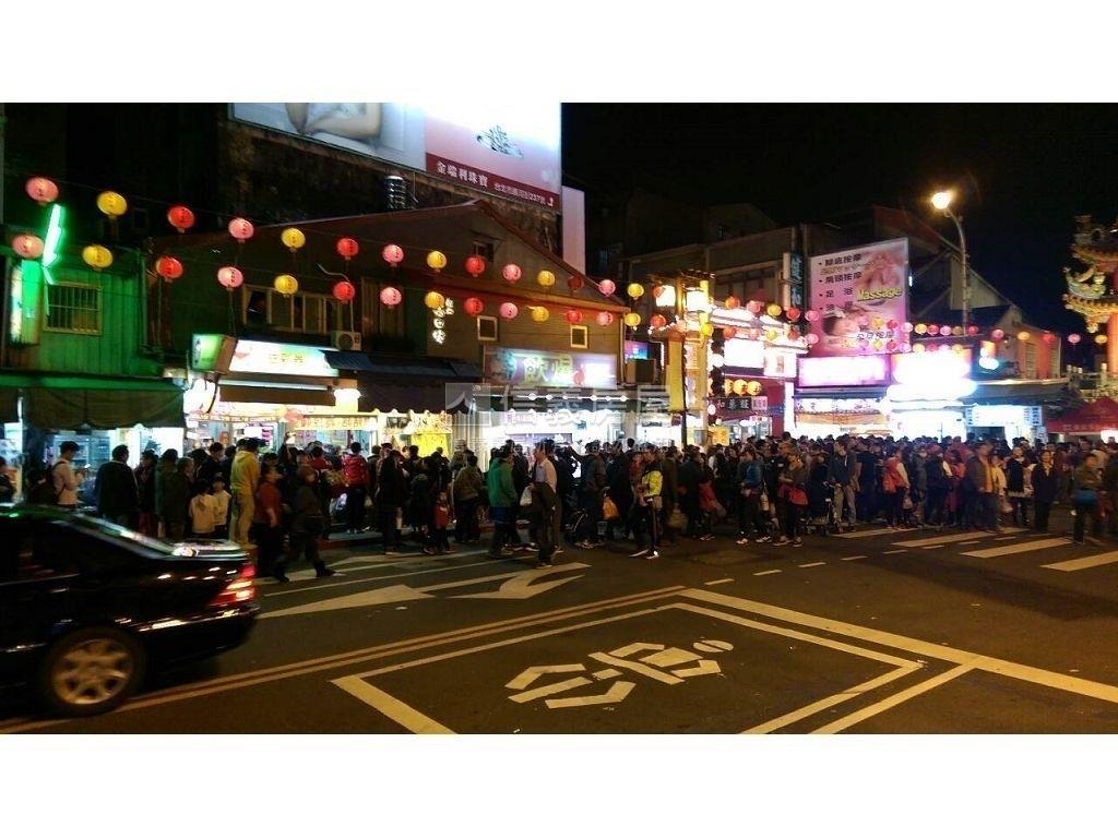 饒河夜市廟口第一間透天房屋室內格局與周邊環境