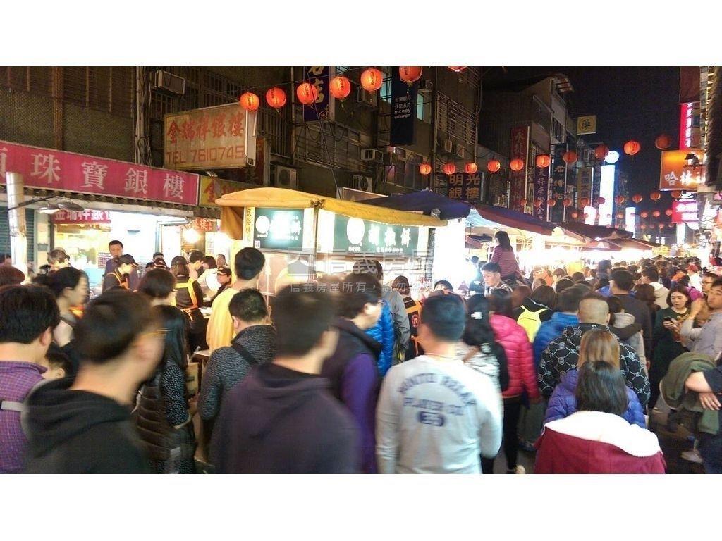 饒河夜市廟口第一間透天房屋室內格局與周邊環境
