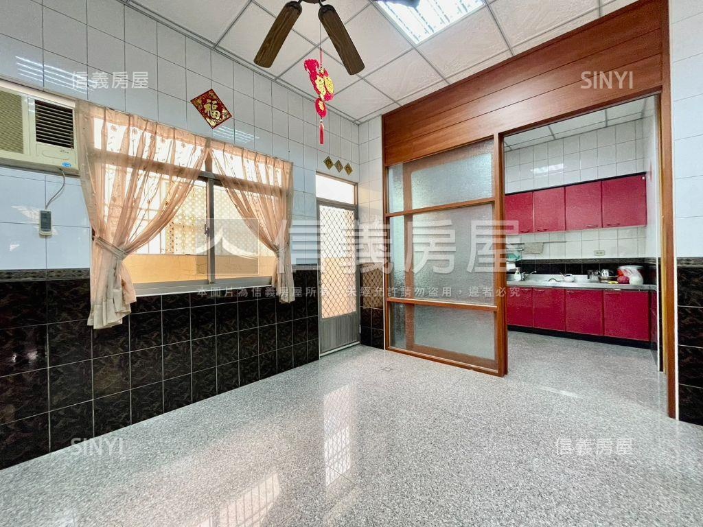 小港稀有邊間採光雙車墅房屋室內格局與周邊環境